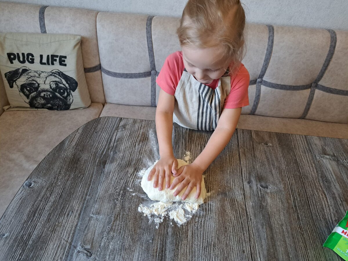 Шаг 1. Раскатываем тесто