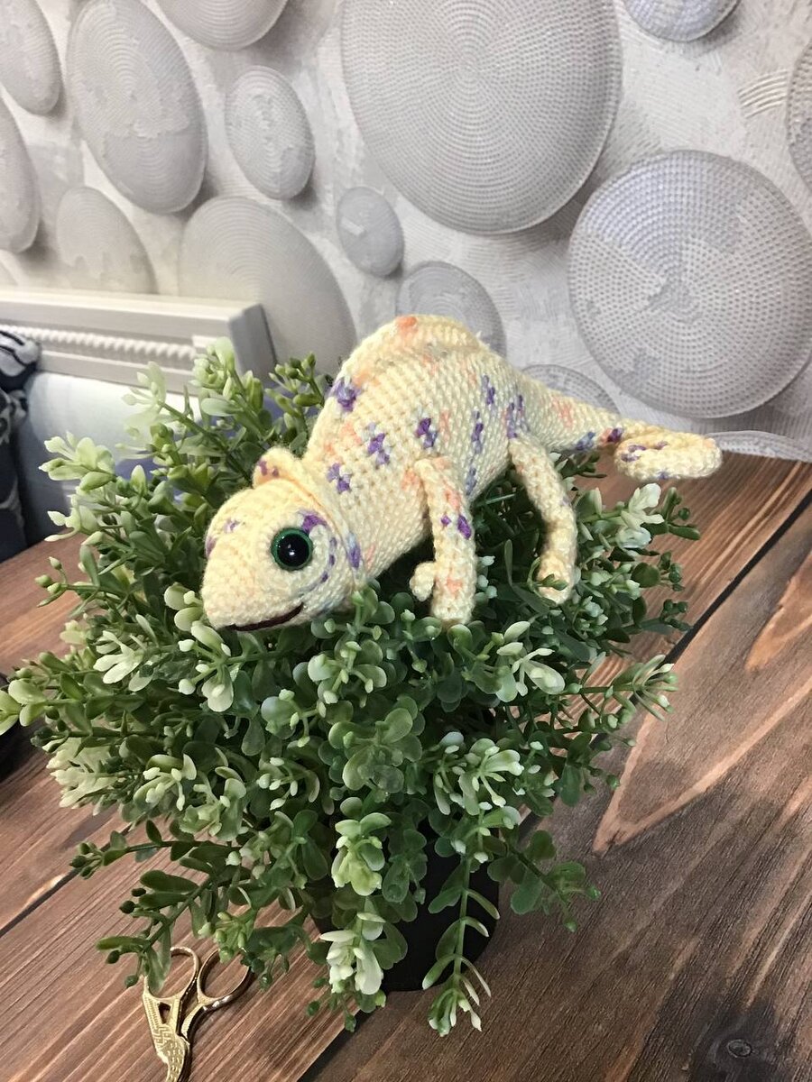 С хамелеоном всё в порядке, вязала в отличном настроении. ☺