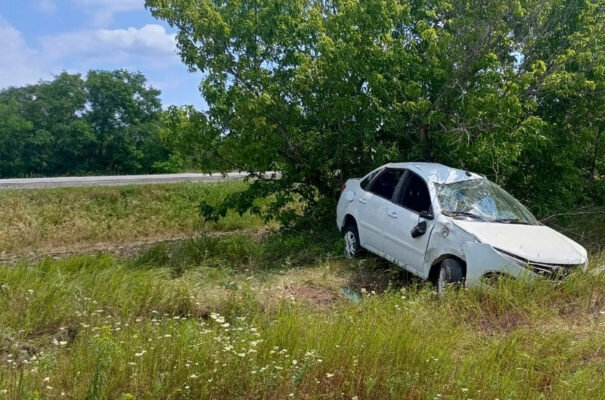    На месте аварии (фото: Служба скорой медицинской помощи Волгоградской области)