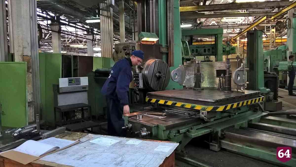  На производстве, в цехах завода.  фото: картинки  яндекса.