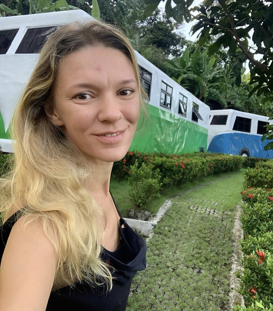 Все утро я потратила на фото с автобусами)