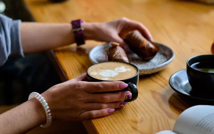    Кофе с розовым перцем и яблочный эспрессо-шейк: 7 кофеен Ижевска, где можно заказать необычный холодный кофе