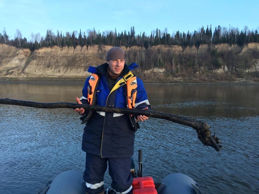 Поймал корягу метра три 😃