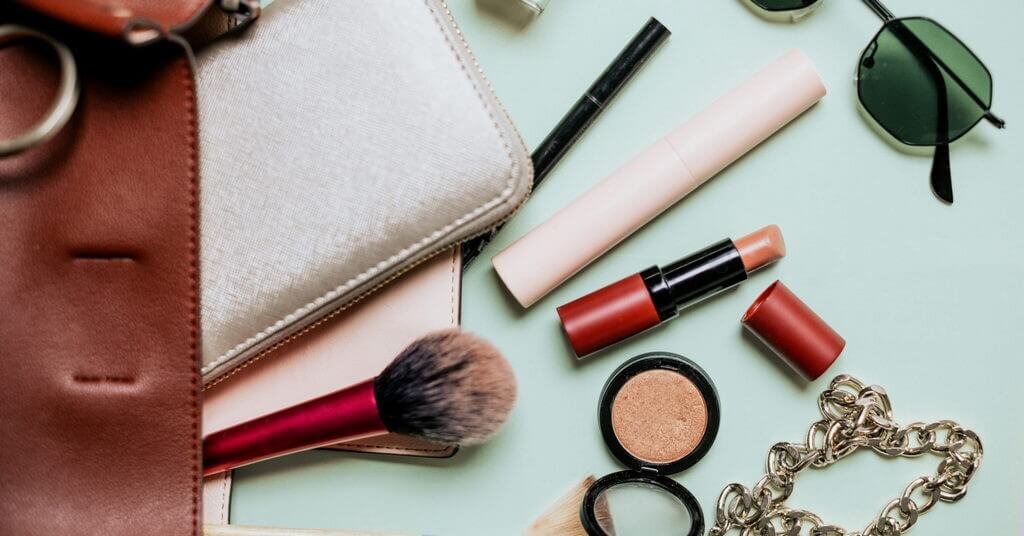 Косметика, которая должна быть у каждой девушки: