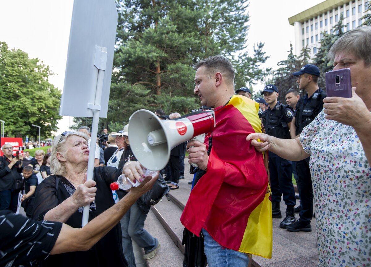 Фото: TASS / EPA / DUMITRU DORU