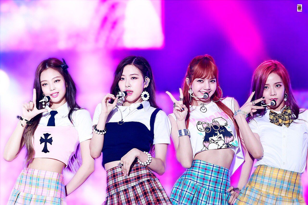 Самая известная женская группа в к-поп индустрии-BLACK PINK.