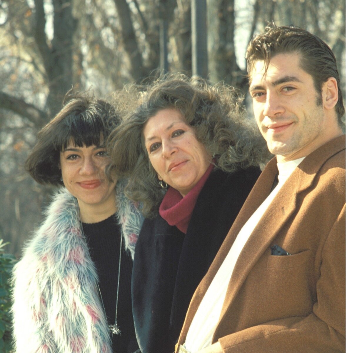 Пилар Бардем с детьми. Источник https://www.revistavanityfair.es/cultura/articulos/pilar-bardem-padres-familia-actores/50764  