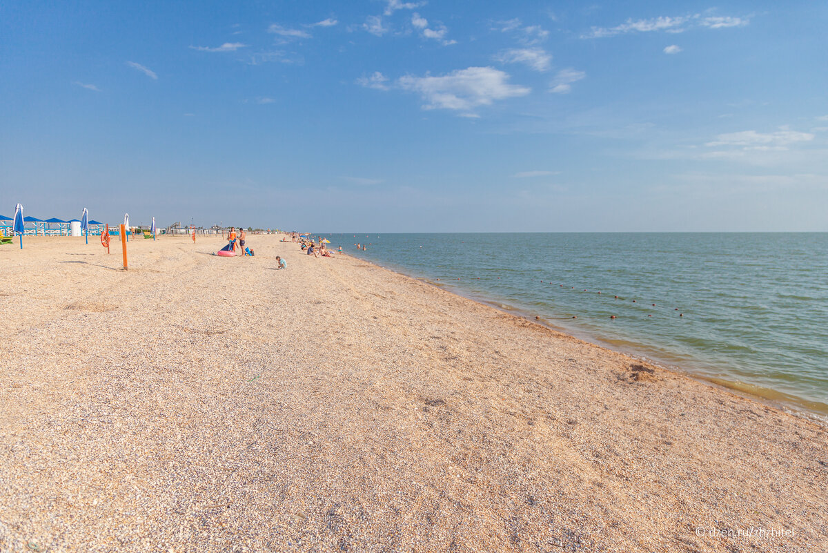 Пляж на побережье Азовского моря. Фото сделано 21 июня 2023 года