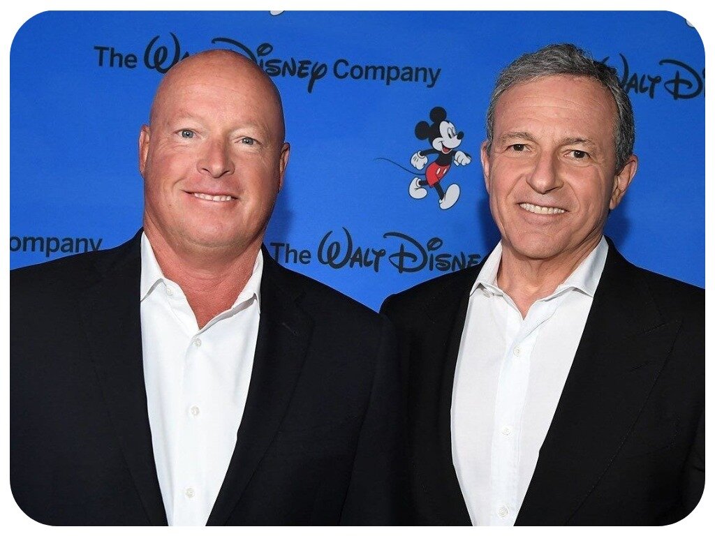 Боб Чапек и Боб Айгер. Бывший и нынешний директор «Disney» соответственно.