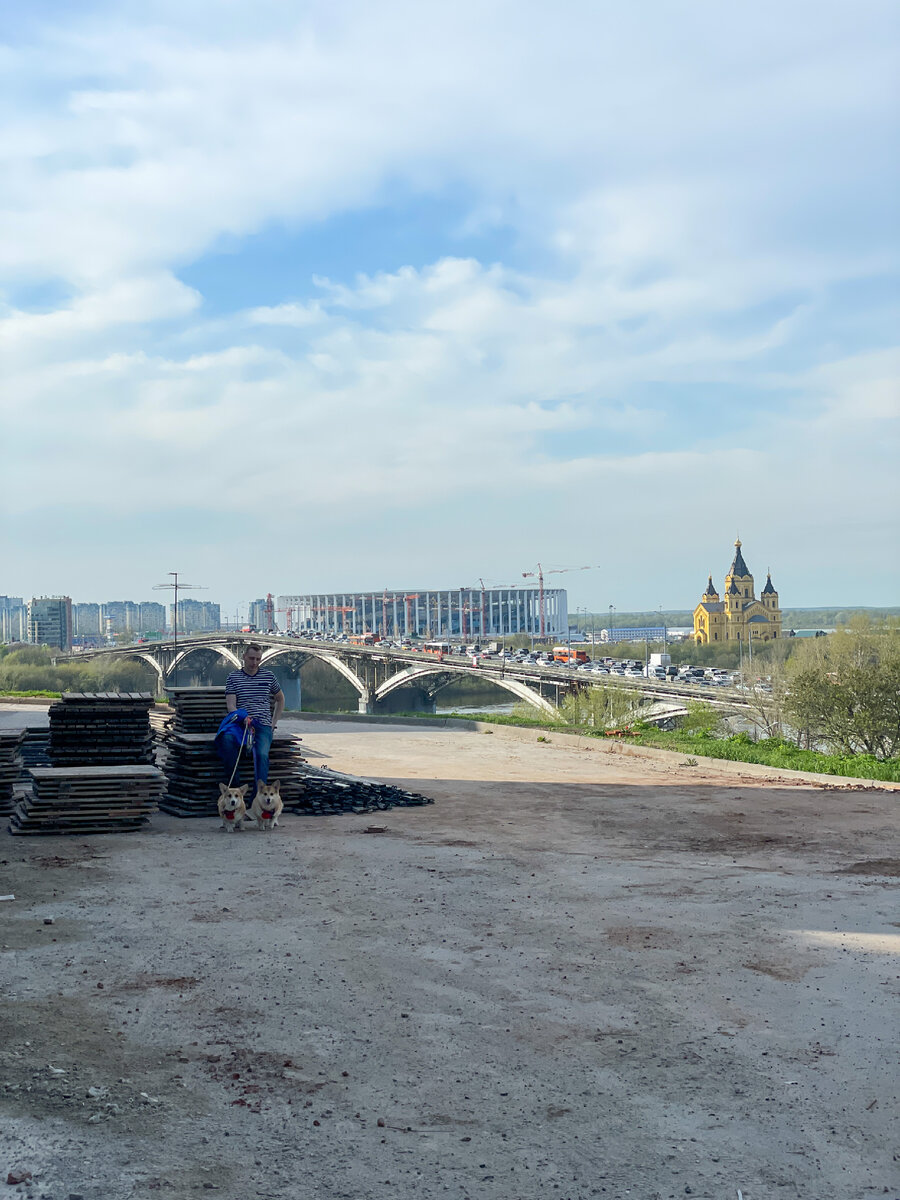 Пока Катя ходила в монастырь, Кирилл с девочками отдыхали в тени