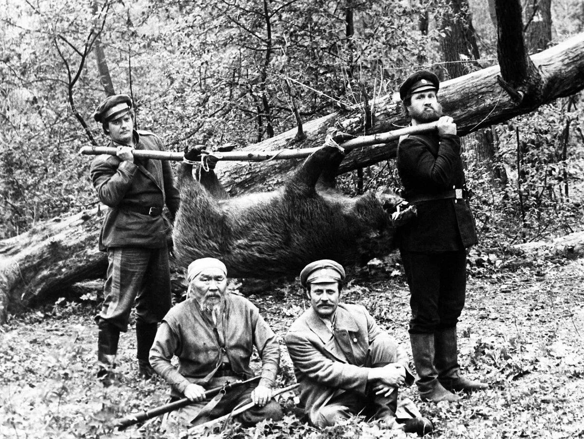  ФОТО  ПРОВОДНИКА ГЕОДЕЗИСТА АРСЕНЬЕВА В.   ДЕРСУ УЗАЛА. ОНИ НИКОГДА НЕ ИМЕЛИ ПРАВА ЗАБЛУДИТСЯ. ГДЕ НА МНОГИЕ СОТНИ КМ. НЕ БЫЛО НАСЕЛЕННЫХ ПУНКТОВ. 