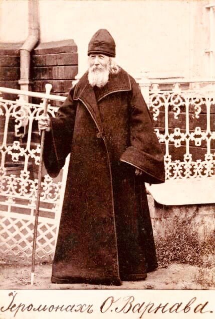 Он носил самую простую одежду, ел самую грубую пищу и  мало спал… Источник: https://vk.com/wall-167317131_1145?z=photo-167317131_457244951%2Fwall-167317131_1145