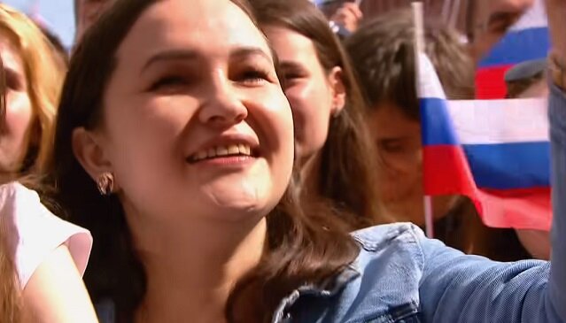 кадр из ролика.