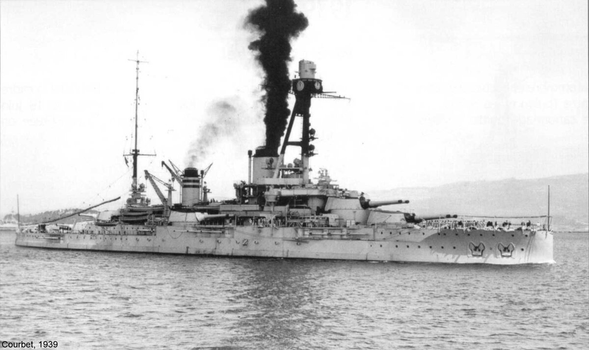 Линкор "Курбэ" в 1939 году