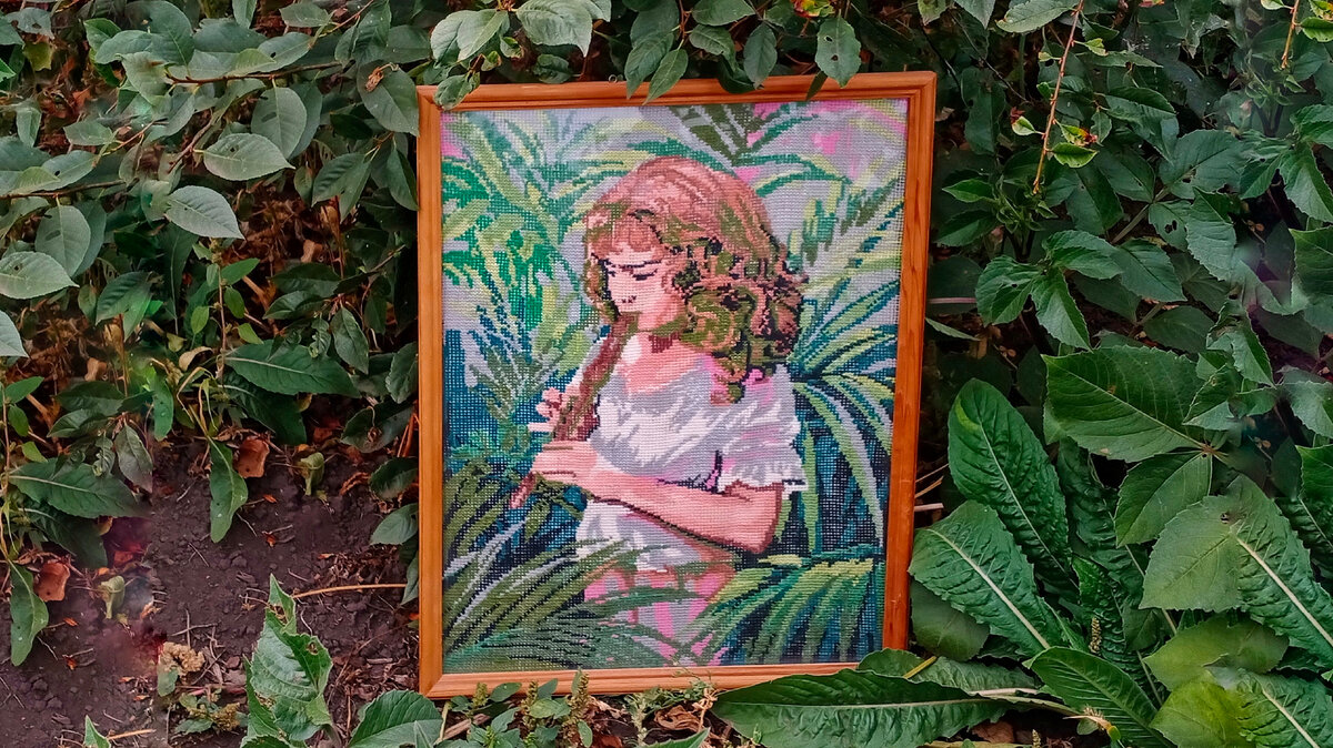 Вышивка по рисунку на канве "Девочка с дудочкой"