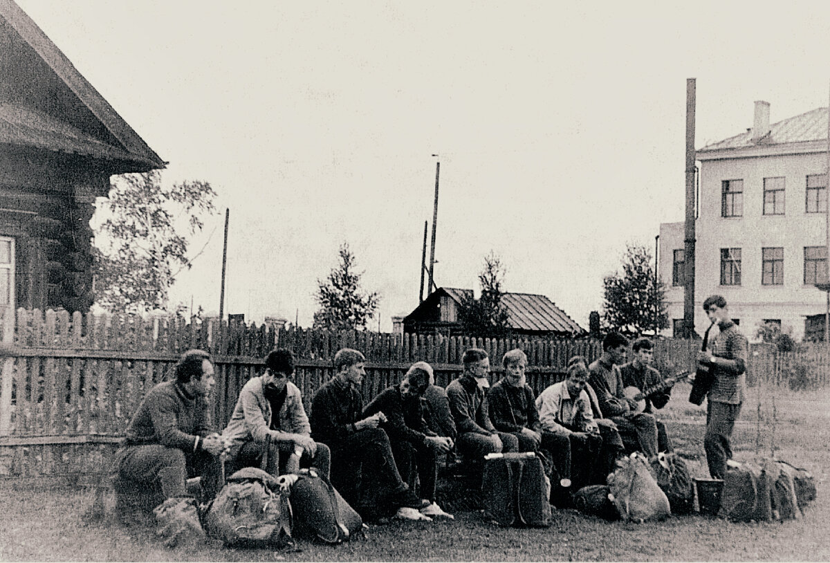 Ожидание поезда. Алапаевск, 1968г.