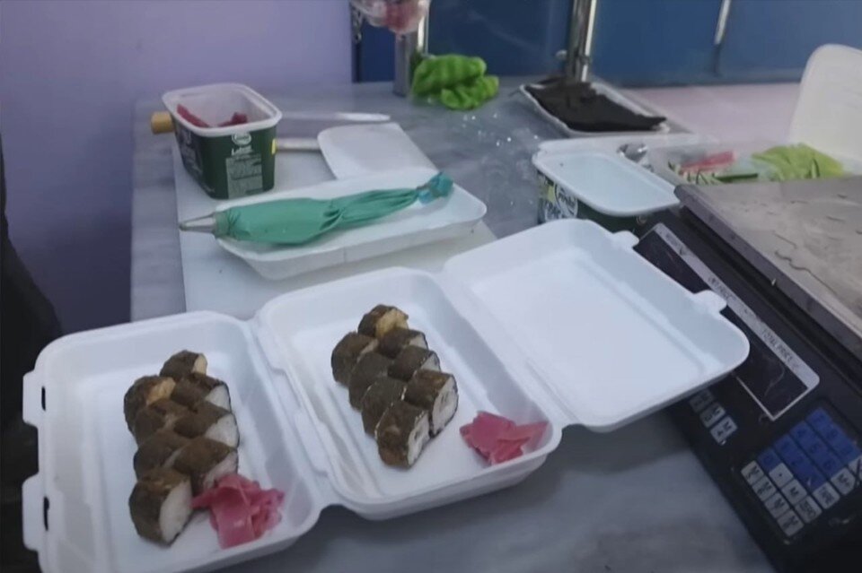    В меню — филадельфия за 60 турецких лир ($3), сашими, нигири и прочее азиатское. Фото: AFP