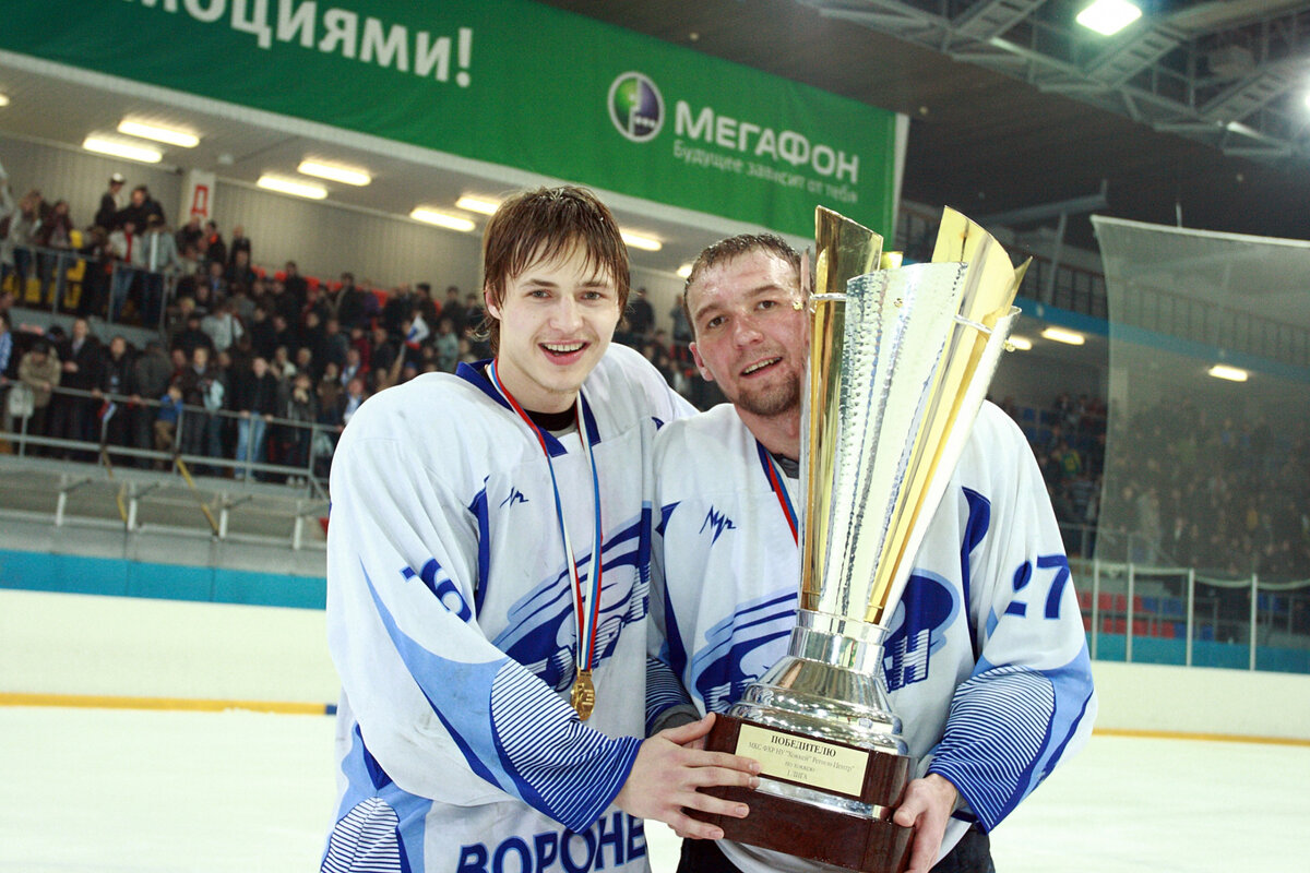 Михаил Дворниченко справа