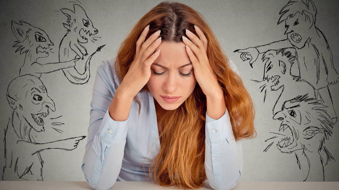 Девушка с комплексами. Фото взято из открытых источников.