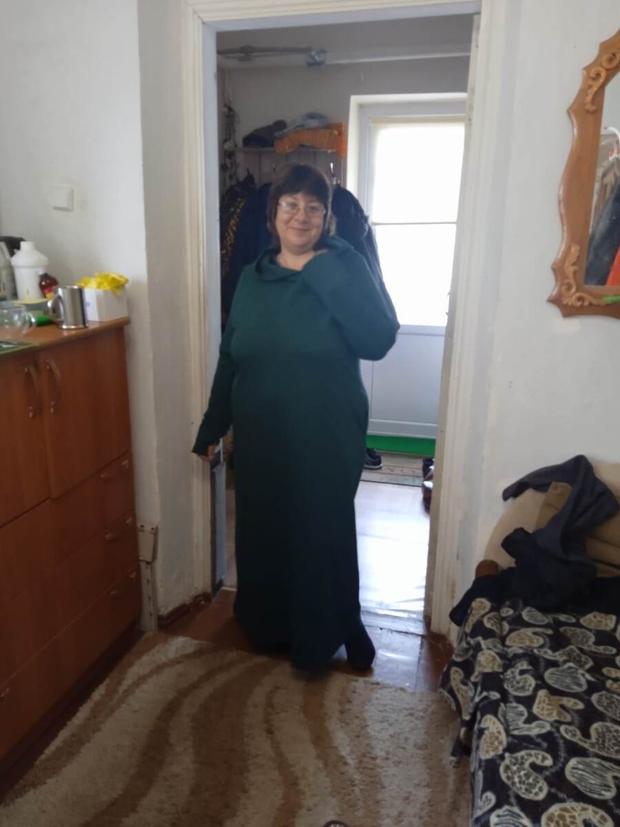 Автор в новом подаренном платье. 