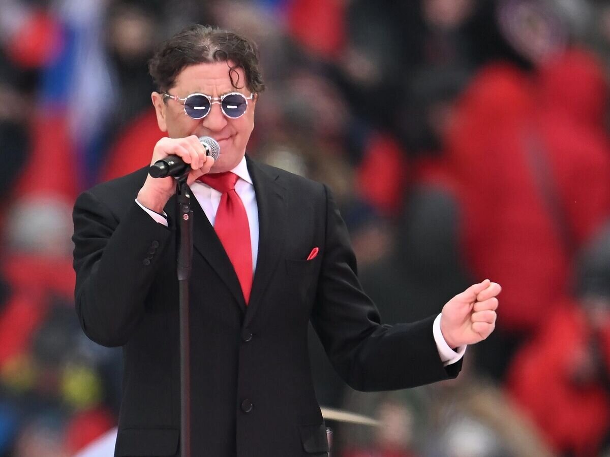    Певец Григорий Лепс выступает на концерте "Слава защитникам Отечества!" в "Лужниках"© РИА Новости / Павел Бедняков