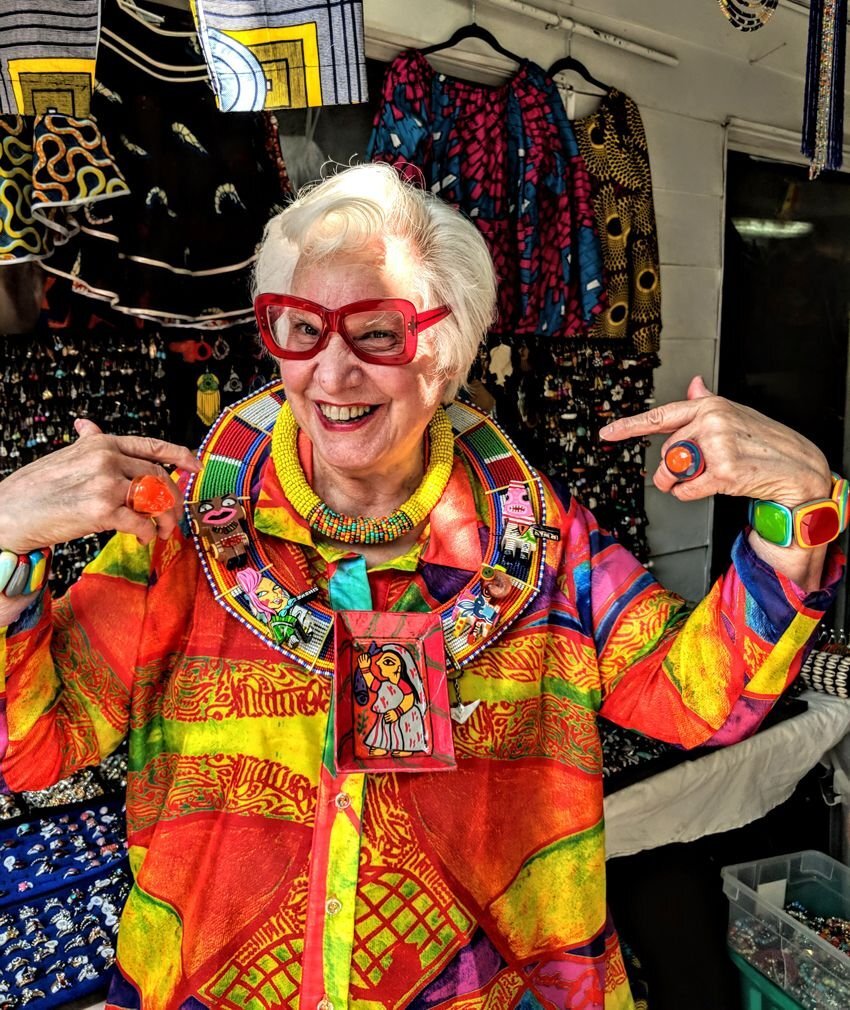 Сью Крайцман (Sue Kreitzman) — художник, ювелир, писатель