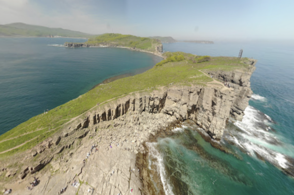    Любимое место отдыха жителей Владивостока огородили, чтобы спасти