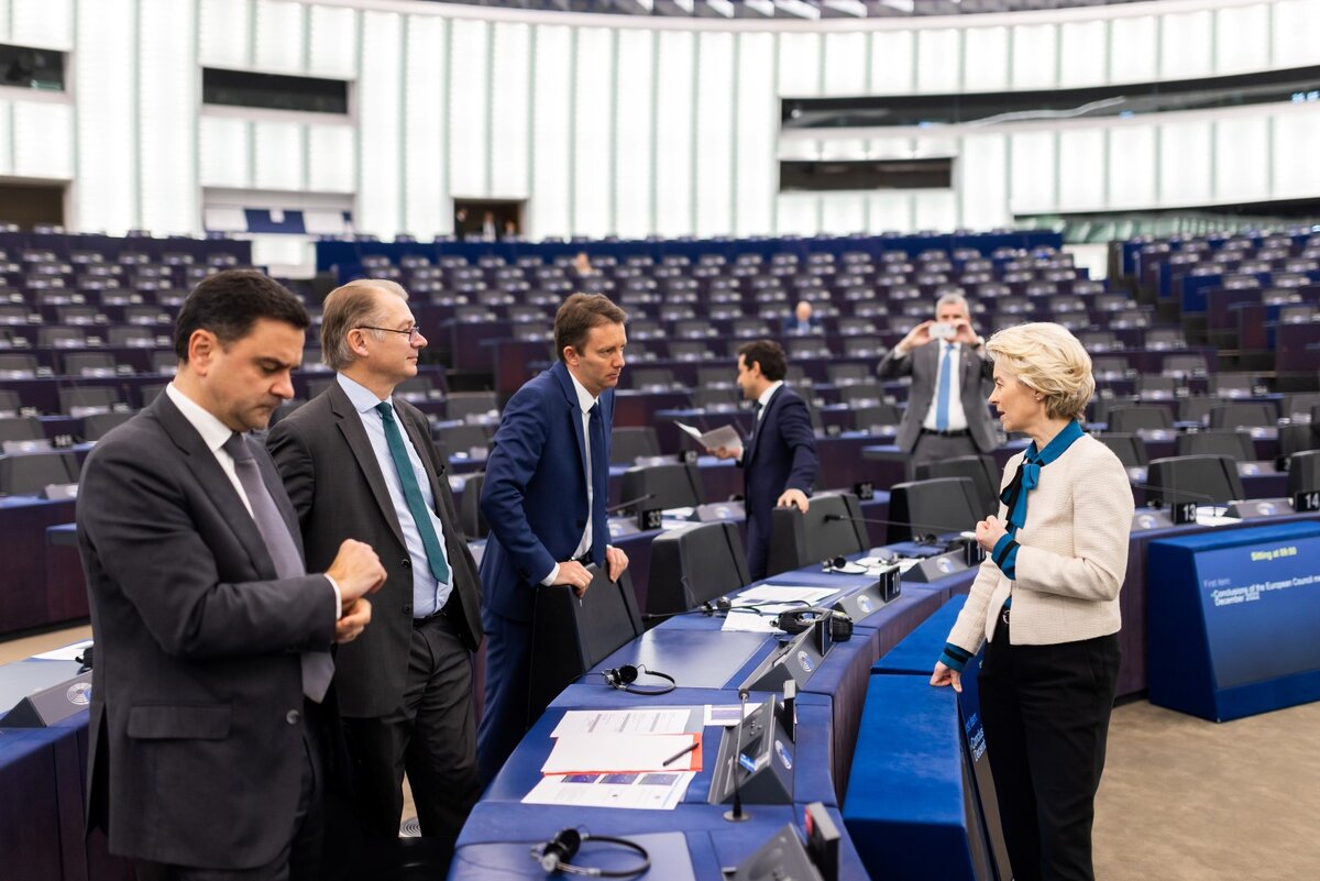 Под ограничения попали средства граждан России, отметил эксперт.  Фото: globallookpress.com