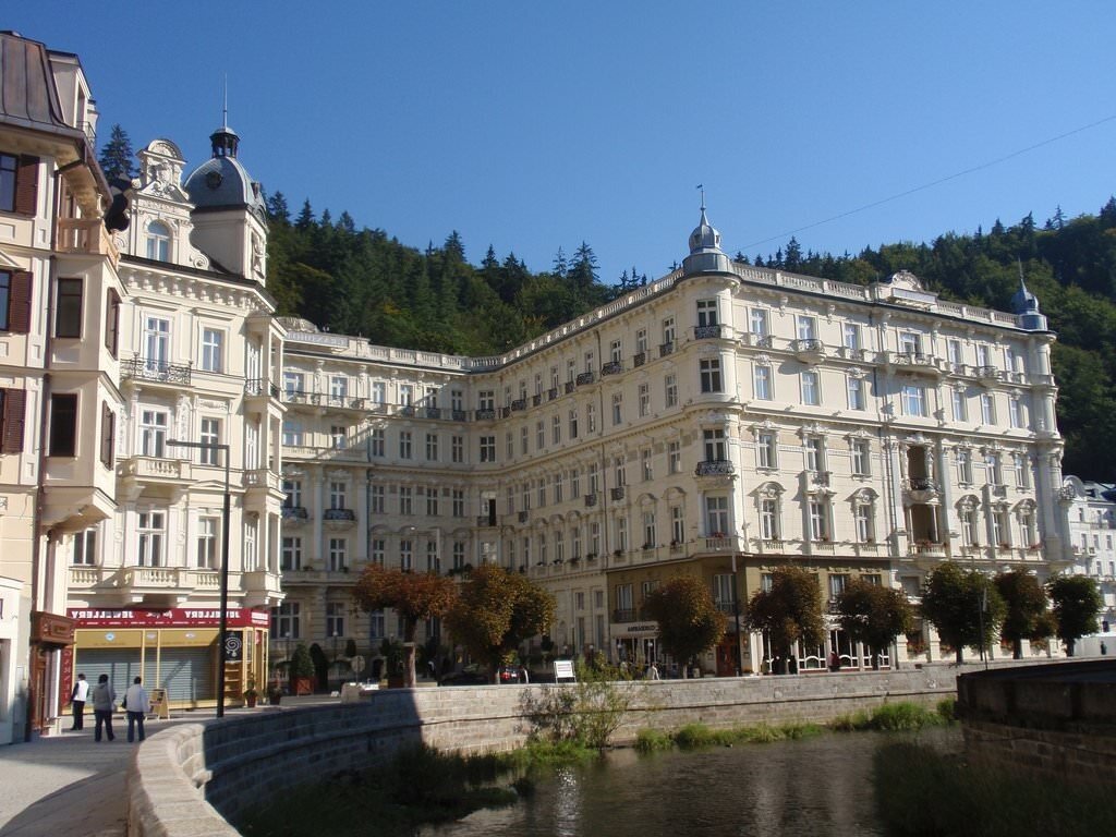 Чехия: знаменитый курорт Карловы Вары. Фото из Яндекс картинки