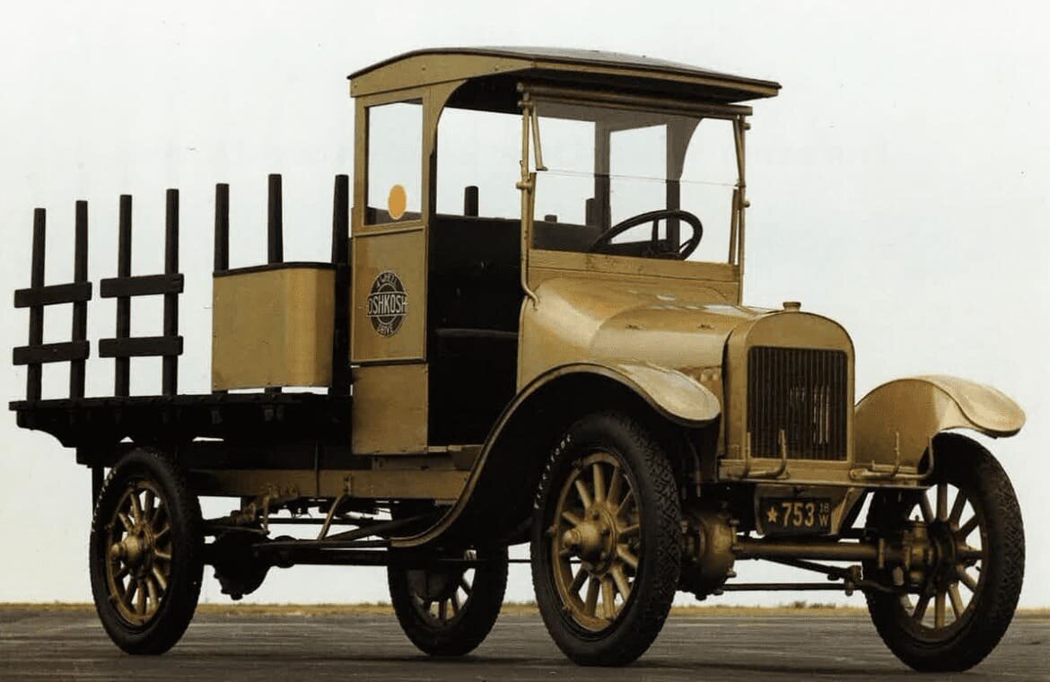 Four 1. Dodge 1917 грузовик. Древний грузовик. Грузовик 1917 года. Грузовик старинный британский.