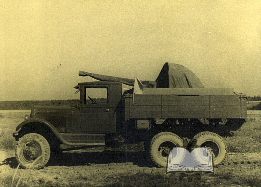 ЗИС-36 с установленной в кузове 37-мм зенитной пушкой 61-К, июль 1941 года.