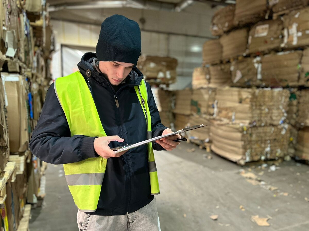 Работать переработать. Начальник участка на заводе. Экология макулатура. Warehouse Manager.