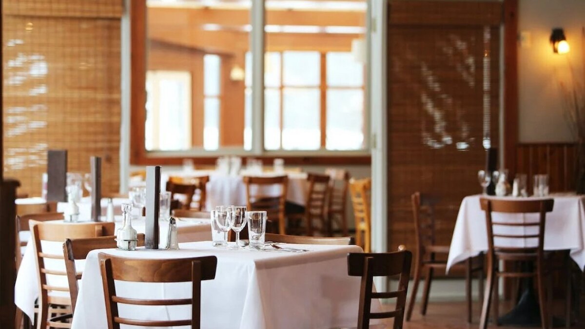    В Саратове ресторан «Кембридж» переименуют в «Гермес»Новости Саратова и области – Сетевое издание «Репортер64»