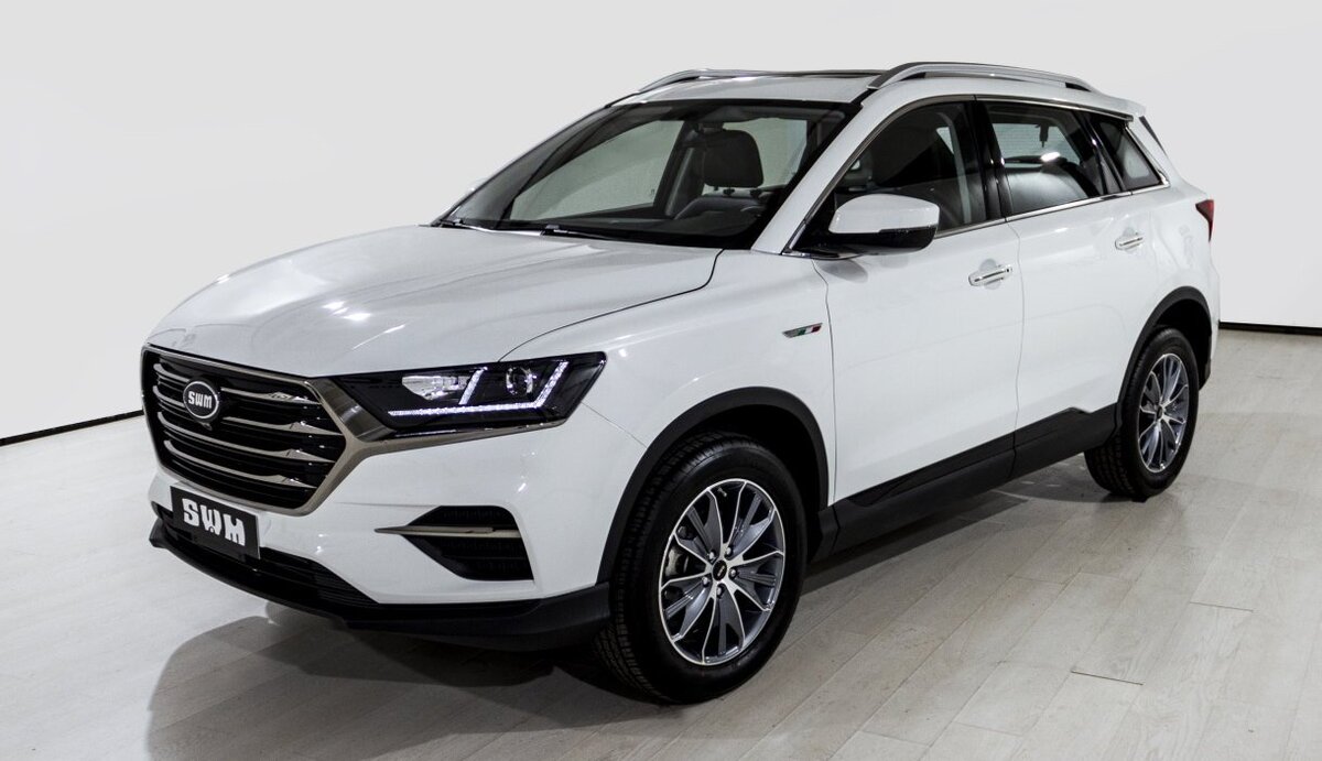     Компактный кроссовер SWM G01