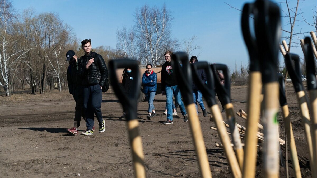     Местные жители не хотят убираться в городе за бесплатно.