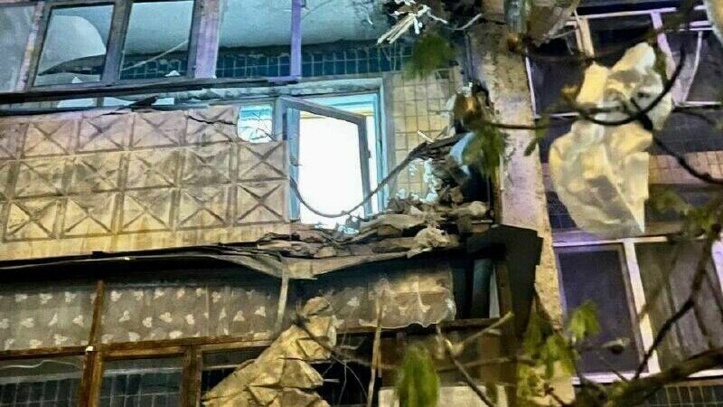     Взрыв прогремел в Белгороде вечером 20 апреля. Прямо на пересечении улиц Губкина и Ватутина образовалась гигантская воронка радиусом в 20 метров.