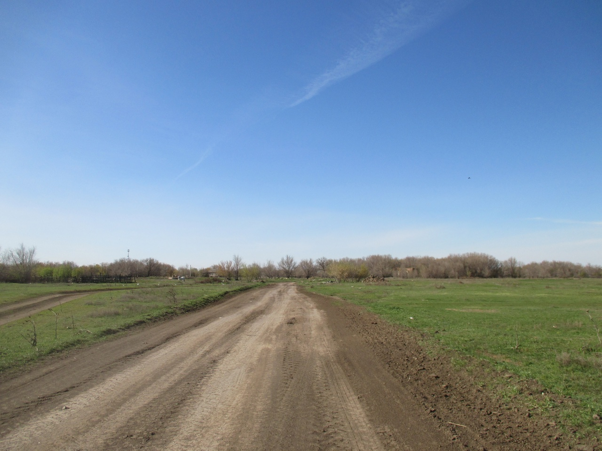 Дорога к селу со стороны фермы