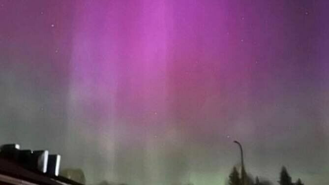     Накануне жители нескольких регионов России, в том числе и жители Башкирии, стали свидетелями уникального природного явления — Северного сияния. Эксперты связывают это с сильными магнитными бурями.