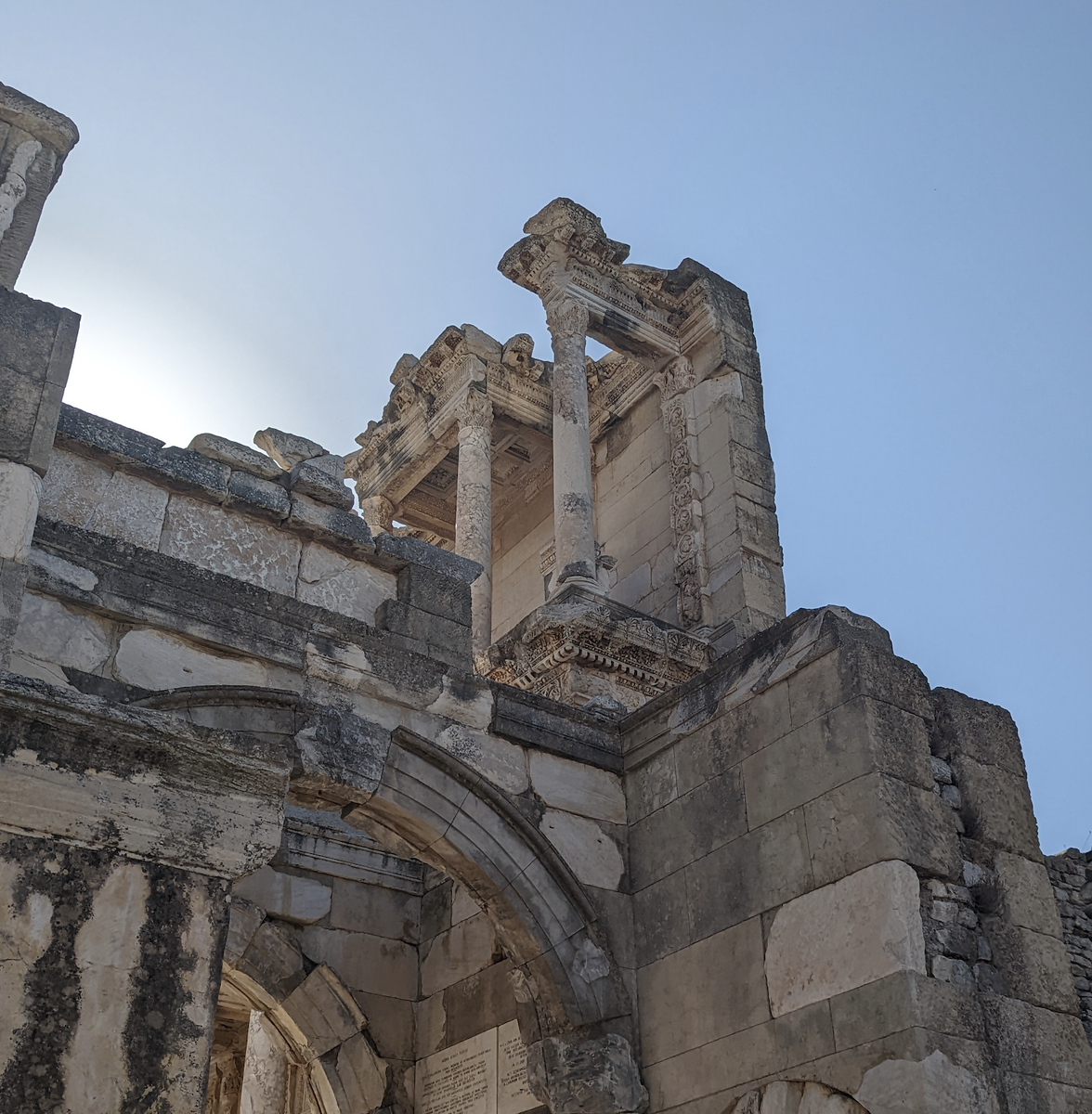 Руины библиотеки в Эфесе