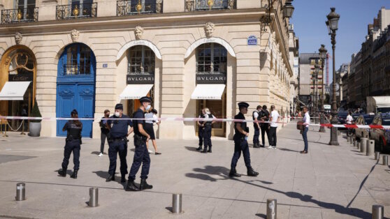    Вооруженные грабители совершили налет на бутик Bulgari в центре Парижа Сергей Бунеев