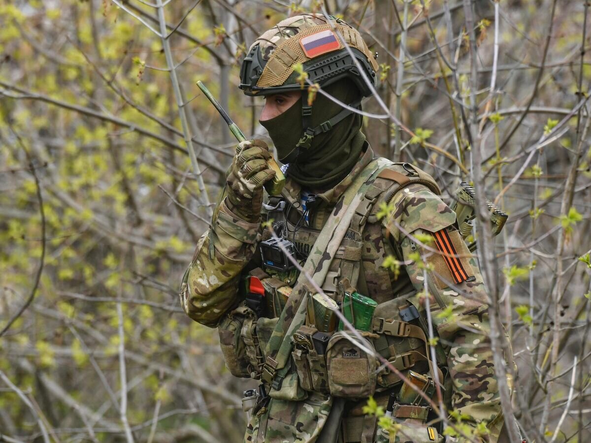    Военнослужащий подразделения ВДВ во время подготовки штурмовых групп на полигоне в южном секторе СВО© РИА Новости