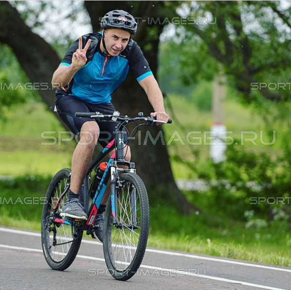 Не падаю духом и позирую фотографам))