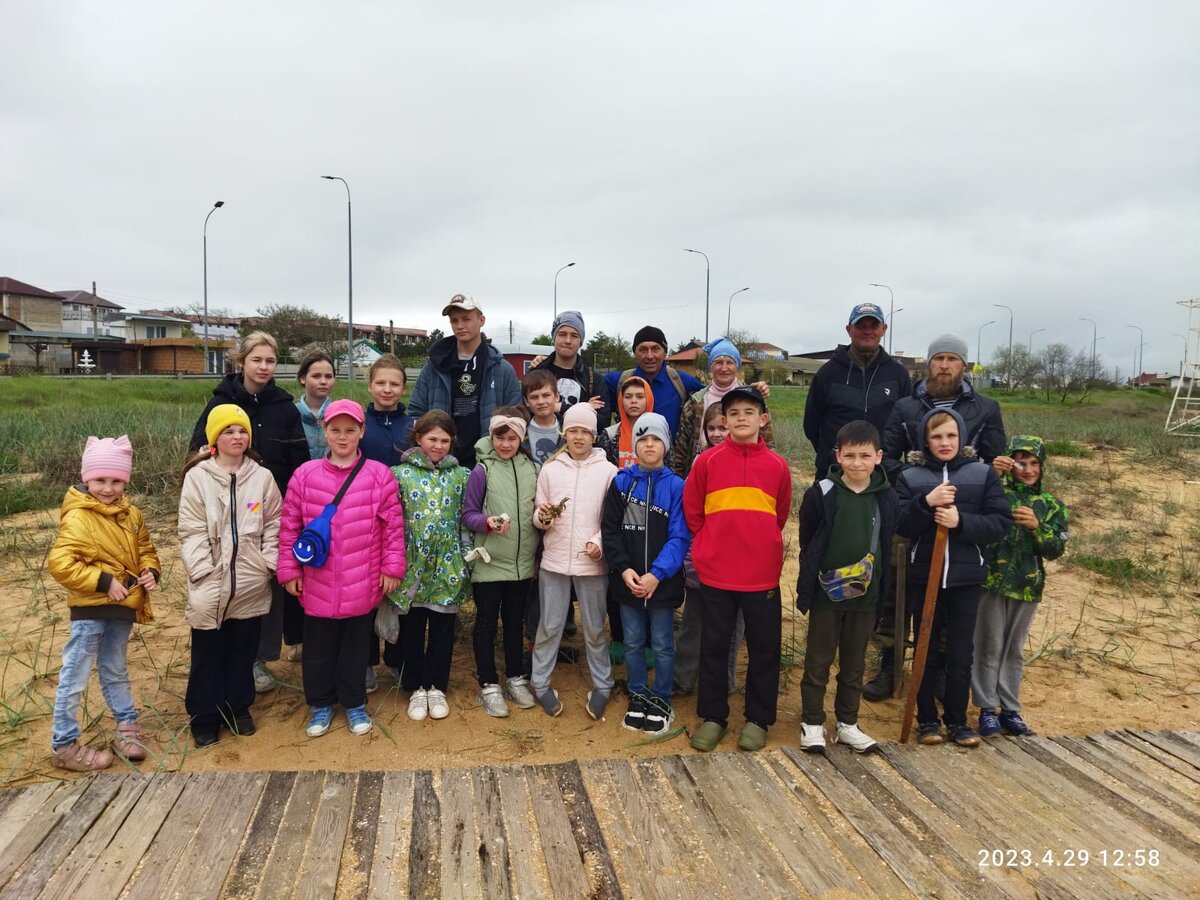 Береговчане провели субботник на Золотом пляже