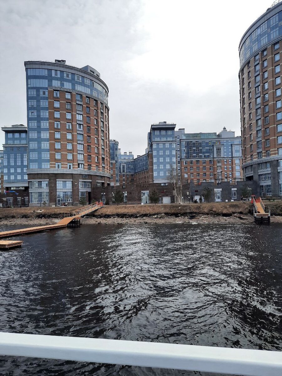 Микрорайон в Питере с Невы