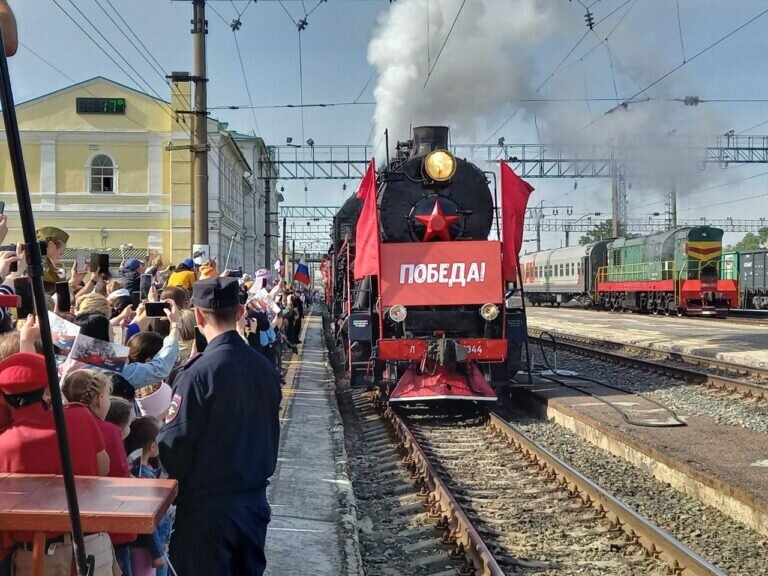    В Оренбург прибыл «Поезд Победы» Марина Шарт