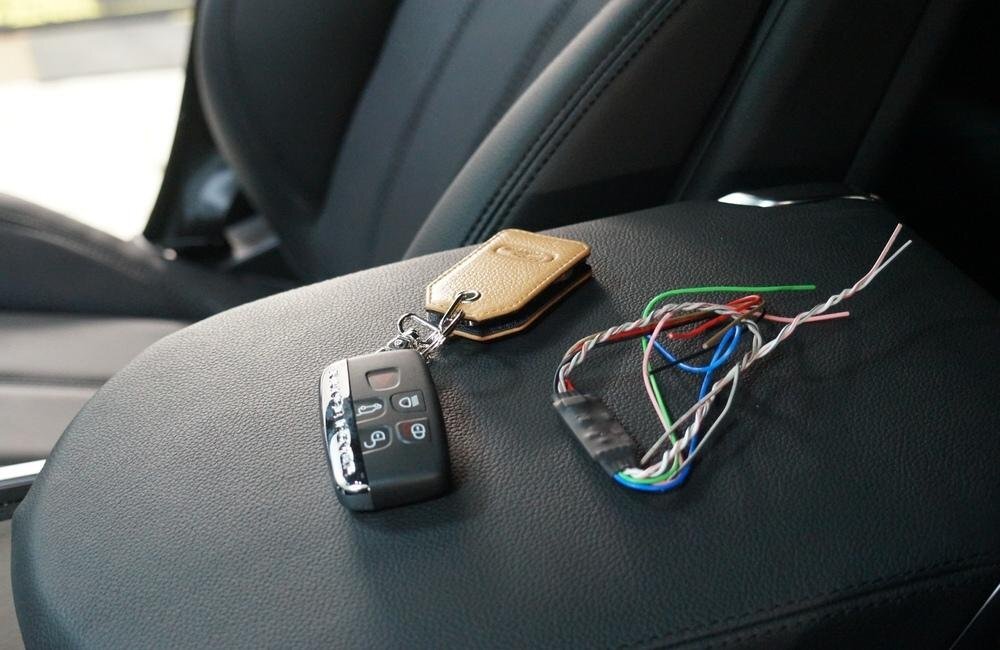 Gps угон. Противоугонная система для автомобиля. Авторская защита от угона. Метка противоугонная. Метка от угона автомобиля.