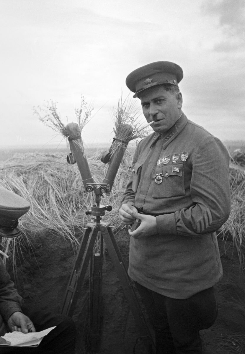 Командарм 2 ранга Г.М. Штерн на Халхин-Голе. Он ли сотворил советский миф, сказать затрудняюсь. Но миф был командарму известен ещё в 1939 году.