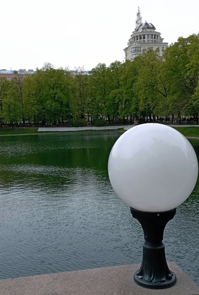 Весна. Май. Патриаршие пруды. Прогулка моя. Фото моё.