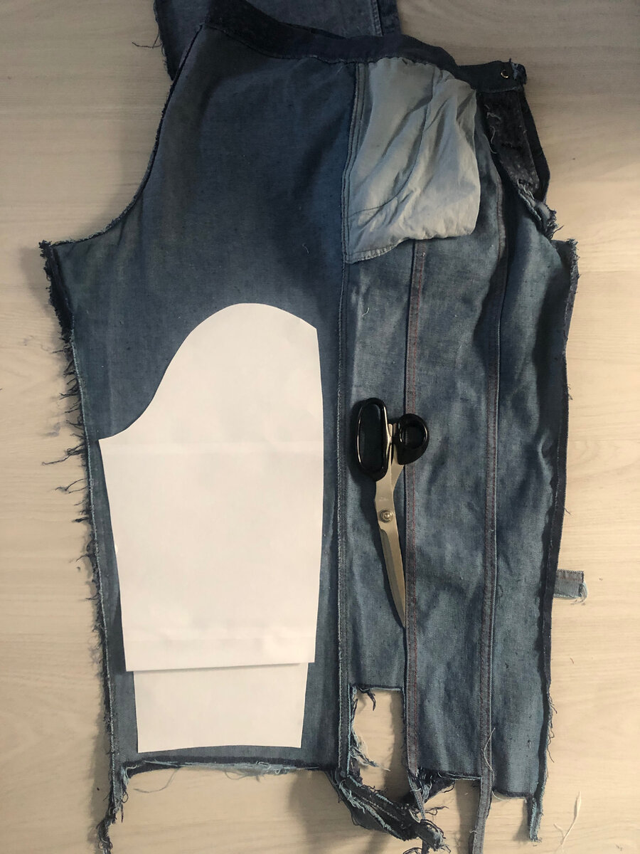 Работаем с пэчворком: красочная вставка на джинсовой жилетке