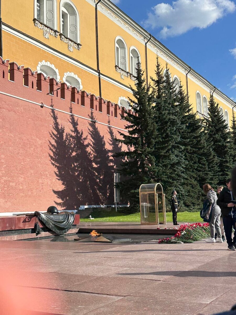 Имя твое неизвестно, Подвиг твой бессмертен.